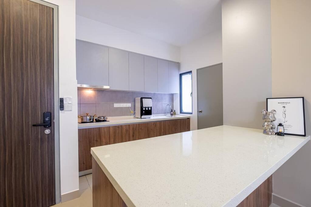 Pangsapuri Sunlight 4br 9pax Mvertica Sunway Velocity Mall *