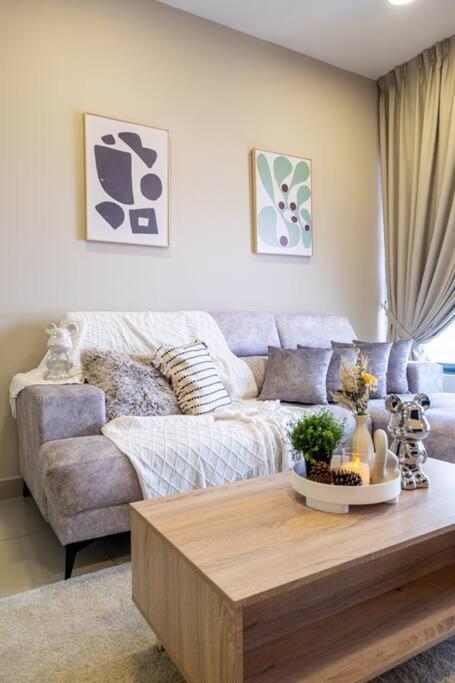 Sunlight 4br 9pax Mvertica Sunway Velocity Mall Pangsapuri Kuala Lumpur