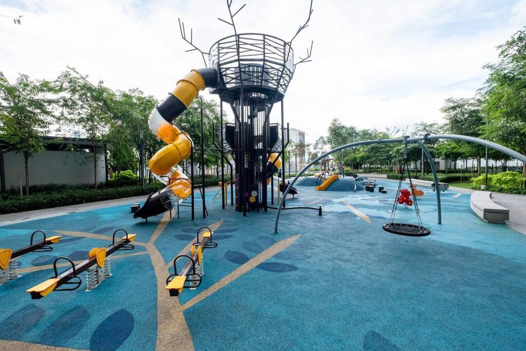 Sunlight 4br 9pax Mvertica Sunway Velocity Mall Kuala Lumpur