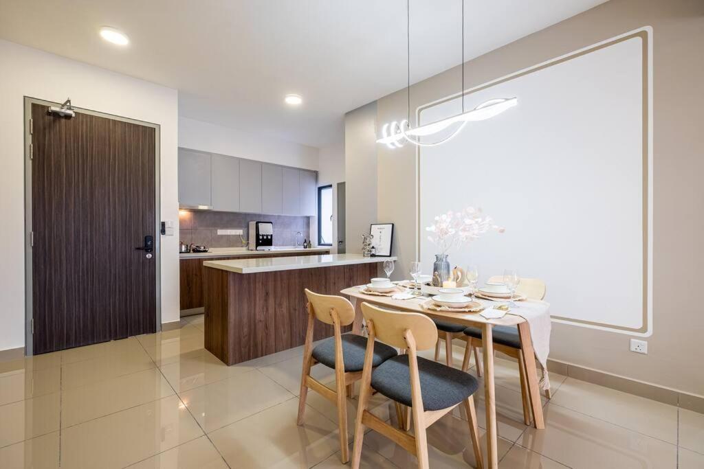 Sunlight 4br 9pax Mvertica Sunway Velocity Mall * Kuala Lumpur